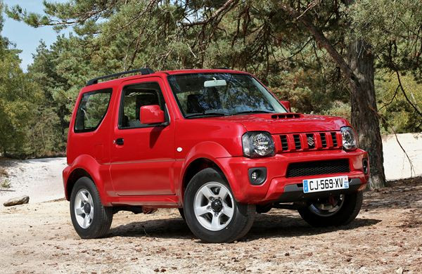 Un léger restylage intérieur et extérieur pour le petit 4x4 Suzuki Jimny