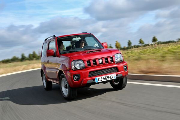 Un léger restylage intérieur et extérieur pour le petit 4x4 Suzuki Jimny