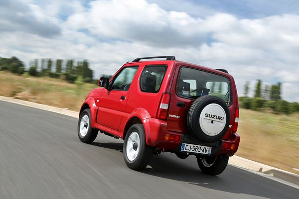 Un léger restylage intérieur et extérieur pour le petit 4x4 Suzuki Jimny