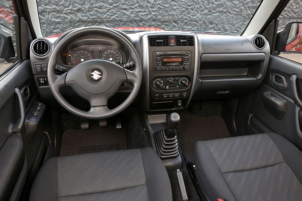 Un léger restylage intérieur et extérieur pour le petit 4x4 Suzuki Jimny