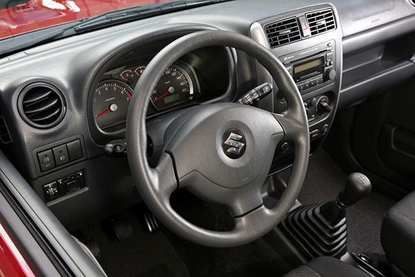Un léger restylage intérieur et extérieur pour le petit 4x4 Suzuki Jimny