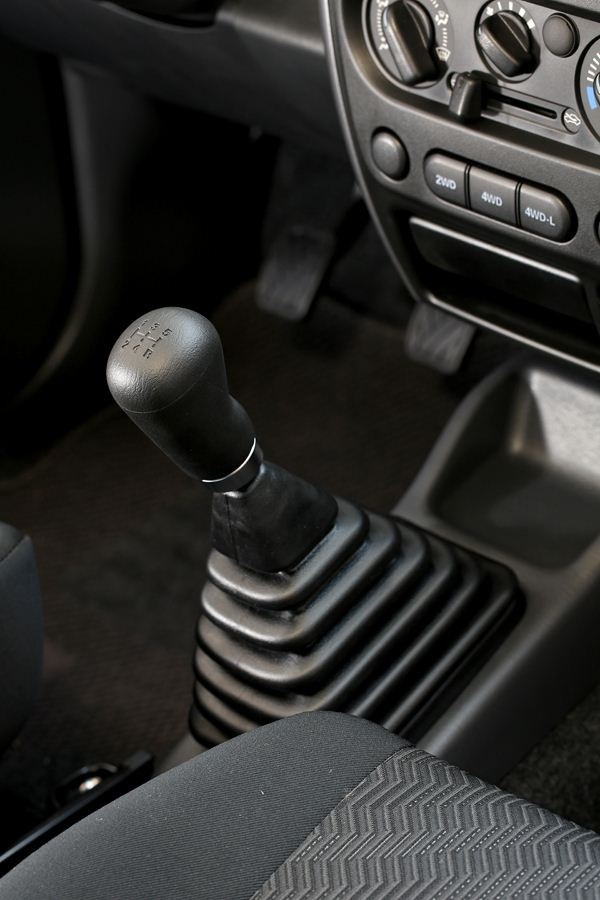 Un léger restylage intérieur et extérieur pour le petit 4x4 Suzuki Jimny