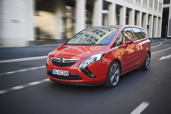 L’Opel Zafira Tourer adopte un moteur BiTurbo diesel de 195 ch et 400 Nm