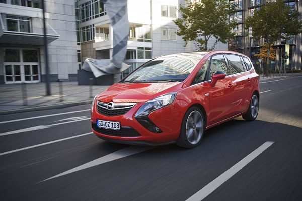 L’Opel Zafira Tourer adopte un moteur BiTurbo diesel de 195 ch et 400 Nm