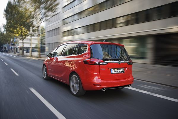L’Opel Zafira Tourer adopte un moteur BiTurbo diesel de 195 ch et 400 Nm