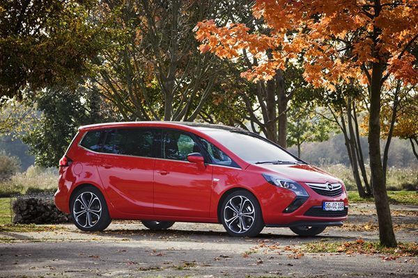 L’Opel Zafira Tourer adopte un moteur BiTurbo diesel de 195 ch et 400 Nm