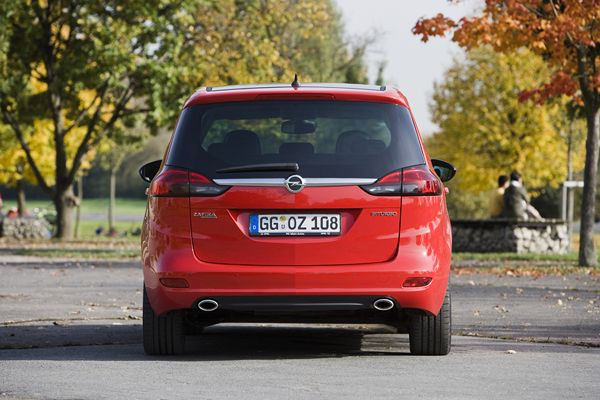L’Opel Zafira Tourer adopte un moteur BiTurbo diesel de 195 ch et 400 Nm