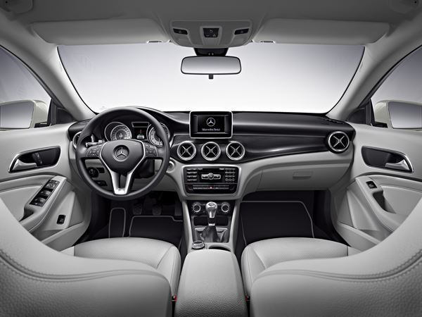 Un nouveau coupé quatre portes Mercedes Classe CLA sur les traces du CLS