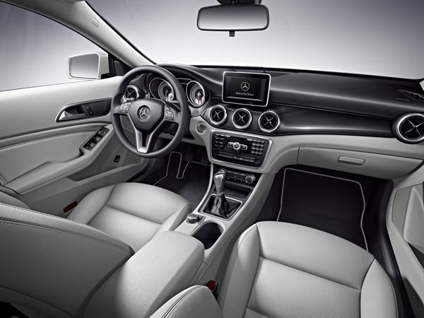 Un nouveau coupé quatre portes Mercedes Classe CLA sur les traces du CLS