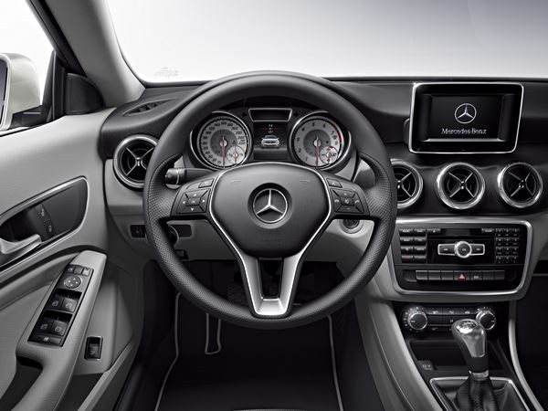 Un nouveau coupé quatre portes Mercedes Classe CLA sur les traces du CLS