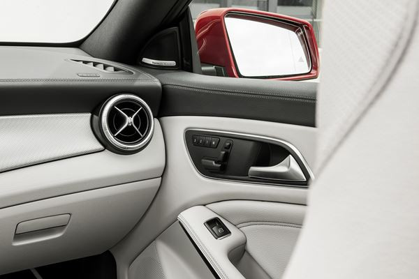 Un nouveau coupé quatre portes Mercedes Classe CLA sur les traces du CLS