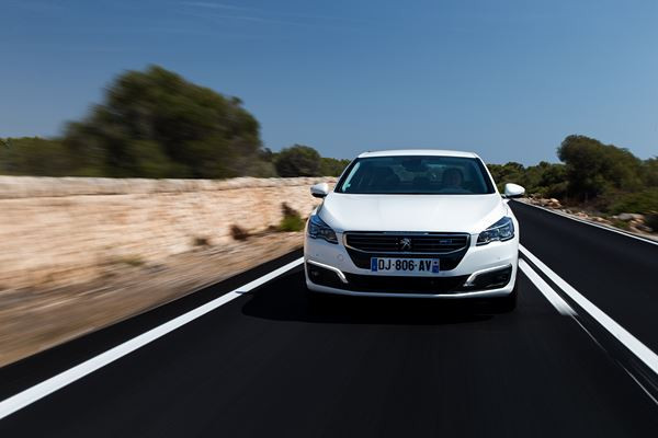 La nouvelle Peugeot 508 inaugure la nouvelle calandre de la marque Peugeot