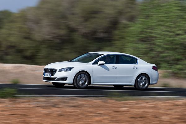 La nouvelle Peugeot 508 inaugure la nouvelle calandre de la marque Peugeot