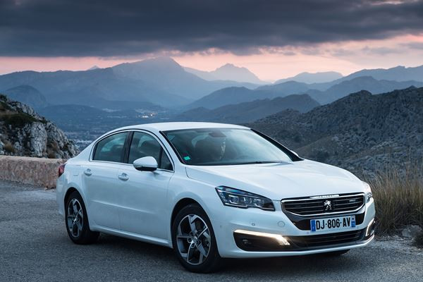 La nouvelle Peugeot 508 inaugure la nouvelle calandre de la marque Peugeot