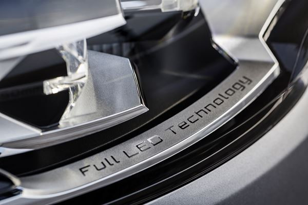 La nouvelle Peugeot 508 inaugure la nouvelle calandre de la marque Peugeot