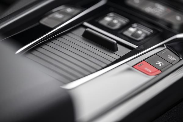 La nouvelle Peugeot 508 inaugure la nouvelle calandre de la marque Peugeot