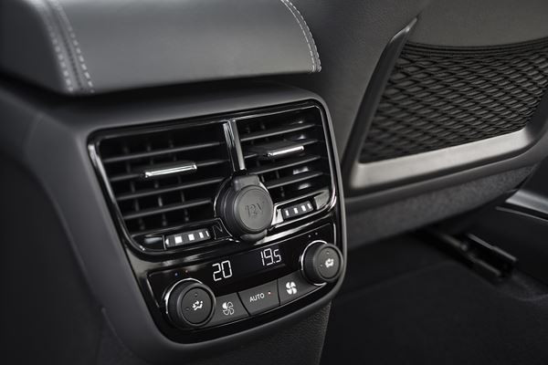 La nouvelle Peugeot 508 inaugure la nouvelle calandre de la marque Peugeot