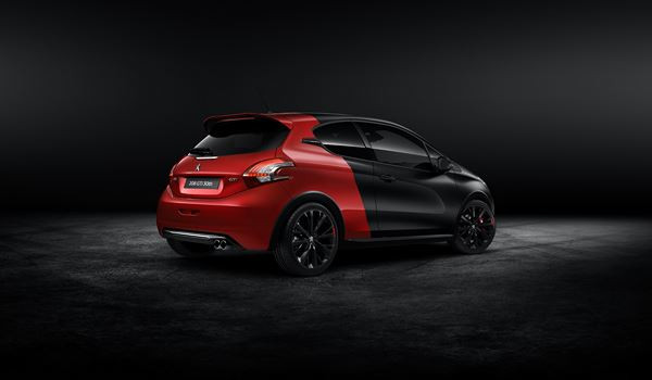 La Peugeot 208 GTi 30th affiche son tempérament sportif