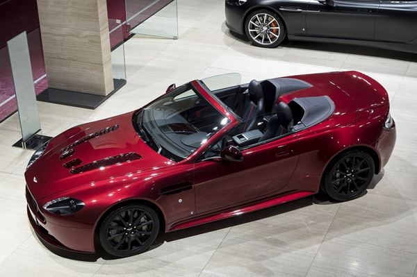 L'Aston Martin V12 Vantage S Roadster affiche des performances palpitantes