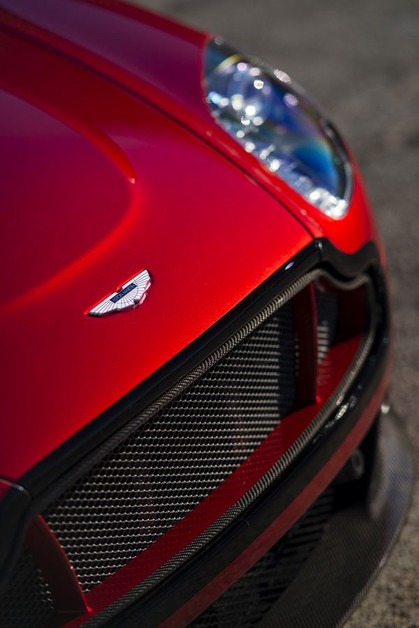 L'Aston Martin V12 Vantage S Roadster affiche des performances palpitantes