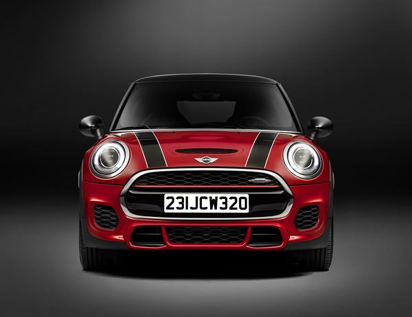 La nouvelle Mini John Cooper Works sur la ligne de départ