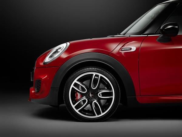 La nouvelle Mini John Cooper Works sur la ligne de départ