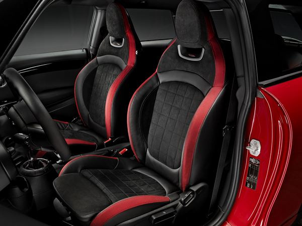 La nouvelle Mini John Cooper Works sur la ligne de départ