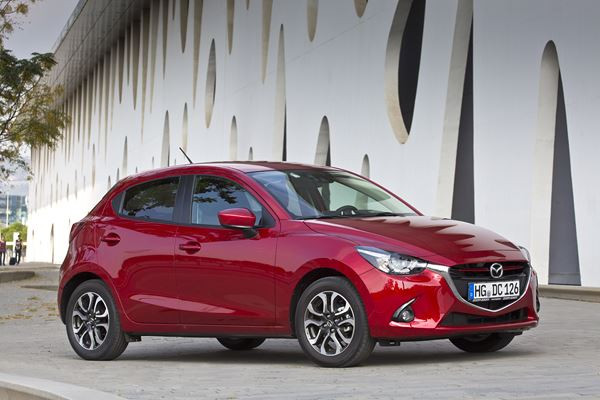 La Mazda 2 adopte le style « Kodo » et les technologies Skyactiv