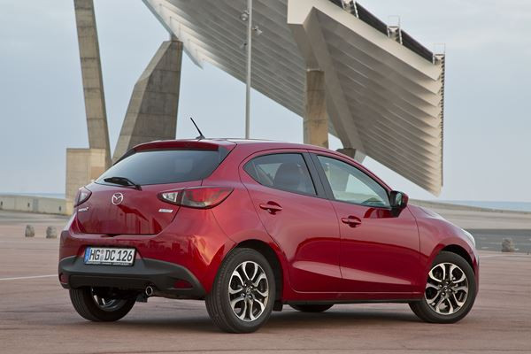 La Mazda 2 adopte le style « Kodo » et les technologies Skyactiv