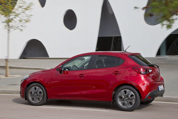 La Mazda 2 adopte le style « Kodo » et les technologies Skyactiv