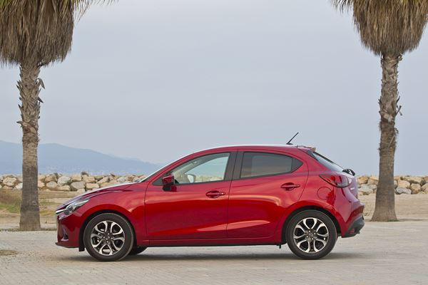 La Mazda 2 adopte le style « Kodo » et les technologies Skyactiv