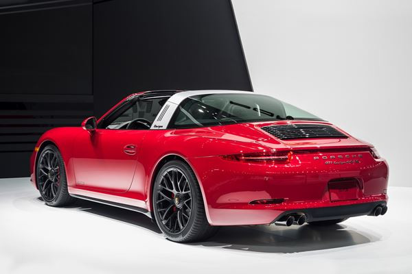 La Porsche 911 Targa 4 GTS fête son lancement au salon de Détroit