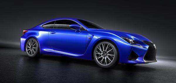 Le coupé sport Lexus RC F à moteur V8 développe 477 ch