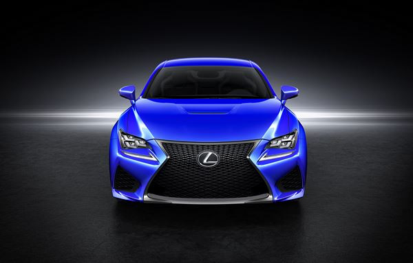 Le coupé sport Lexus RC F à moteur V8 développe 477 ch