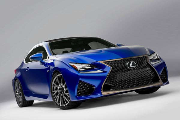 Le coupé sport Lexus RC F à moteur V8 développe 477 ch