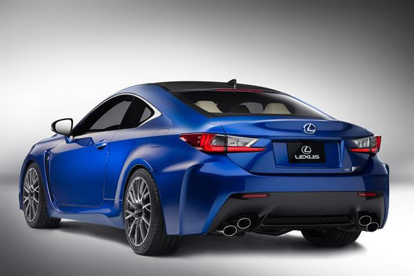 Le coupé sport Lexus RC F à moteur V8 développe 477 ch