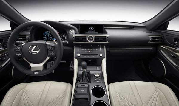 Le coupé sport Lexus RC F à moteur V8 développe 477 ch