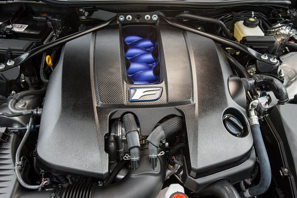Le coupé sport Lexus RC F à moteur V8 développe 477 ch