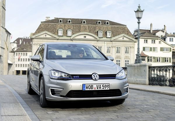 La Volkswagen Golf GTE hybride essence rechargeable proposée à 38 500 euros