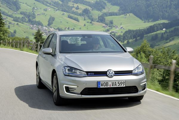 La Volkswagen Golf GTE hybride essence rechargeable proposée à 38 500 euros