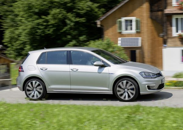 La Volkswagen Golf GTE hybride essence rechargeable proposée à 38 500 euros