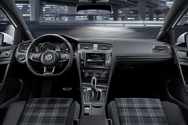 La Volkswagen Golf GTE hybride essence rechargeable proposée à 38 500 euros