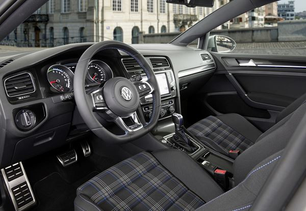 La Volkswagen Golf GTE hybride essence rechargeable proposée à 38 500 euros