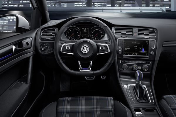 La Volkswagen Golf GTE hybride essence rechargeable proposée à 38 500 euros