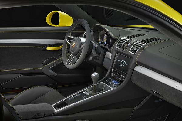 Le Porsche Cayman GT4 franchit le 0 à 100 km/h en 4,4 secondes