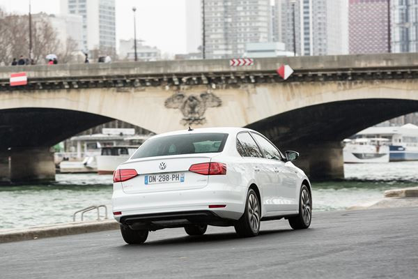 La Volkswagen Jetta relookée en approche