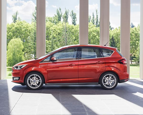 Le Ford C-Max restylé bénéficie d'un design extérieur plus racé