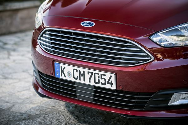 Le Ford C-Max restylé bénéficie d'un design extérieur plus racé