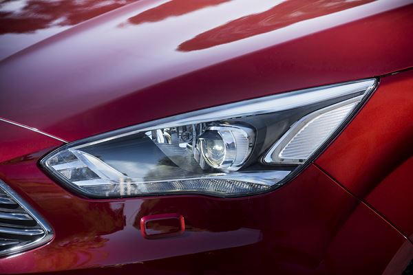 Le Ford C-Max restylé bénéficie d'un design extérieur plus racé