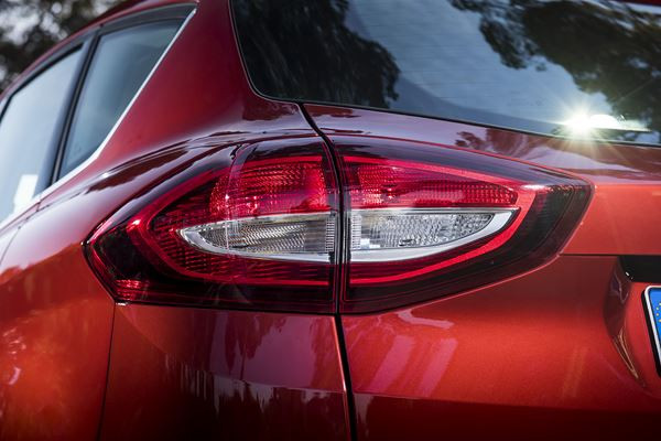 Le Ford C-Max restylé bénéficie d'un design extérieur plus racé
